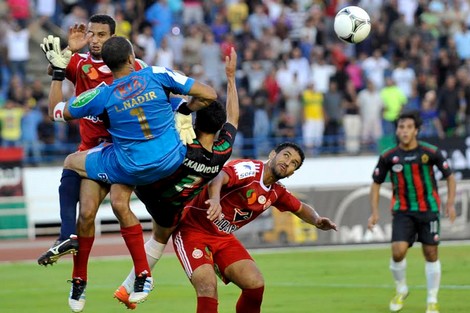 "كلاسيكو" المغرب يشتعل بين صحوة الجيش وسوء طالع الوداد
