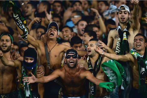 الرجاء يُعوّل على جمهوره المتحمس للإطاحة برونالدينيو وزملائه