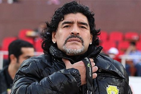 مارادونا يكشف عن مرشحه للكرة الذهبية