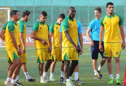 كاميروني يشتكي من العنصرية في الملاعب الجزائرية