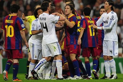 كلاسيكو حائر بين ريال مدريد "مستقر" وبرشلونة "متخبط"