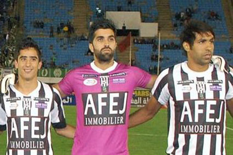 أمين بورقادي يجر مشجعا إلى القضاء والجمهور يتهمه بالإساءة