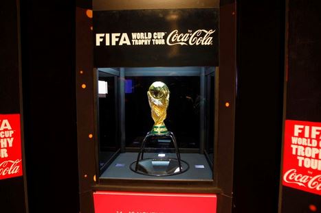 كيري وبايدن يستقبلان كأس العالم في واشنطن