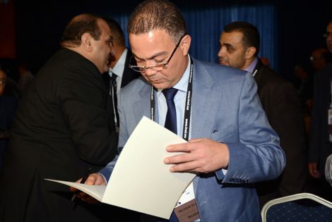الجامعة تقرر إزالة العشب الإصطناعي من الملاعب