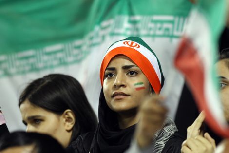 إيران تمنع عرض المونديال بدور السينما المختلطة بين الرجال والنساء