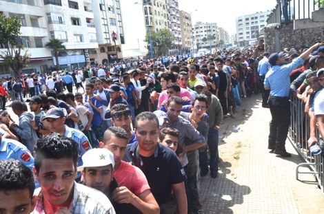 "ألو ألو وا بودريقة بغينا وريقة" شعار جماهير الرجاء بعد نفاذ التذاكر