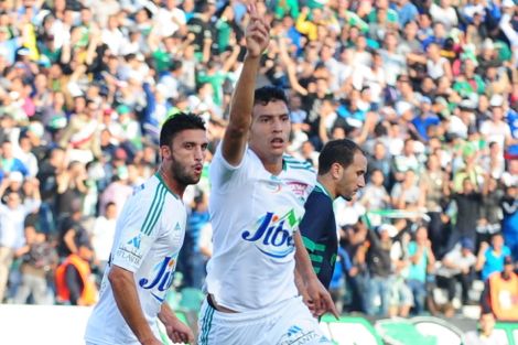 ستاندار دولياج البلجيكي يراقب بلمعلم خلال مباراة RCAو MAT