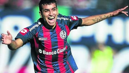 أنخل كوريا يقترب من الانتقال إلى أتلتيكو مدريد