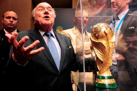 الاتحاد الهولندي يطالب بعدم استمرار بلاتر في رئاسة الفيفا