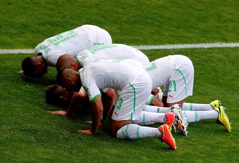 نقابة الأئمة في الجزائر تطالب المنتخب بصوم رمضان في المونديال