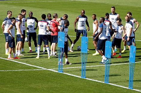 مدرب فرنسا يترك للاعبيه حرية الصيام في المونديال