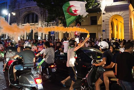 اعتقال 74 جزائري بفرنسا عقب أعمال شغب تلت تأهل "الخُضر"