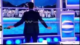 مذيع يرقص فرحا بعد فوز الجزائر ‎