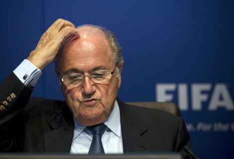 بلاتر يزور قطر سرا