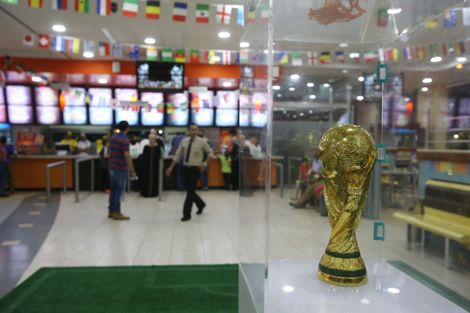 ولي عهد الأردن يأمر بتوزيع شاشات عرض لمتابعة المونديال