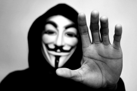 أنونيموس" تهدد قناة قطرية لحرمانها الفقراء من "المونديال"
