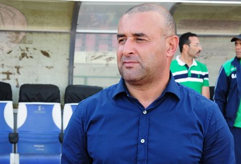 الرجاء يتعاقد رسميا مع المدرب عبد الحق بنشيخة لموسمين