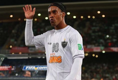 رونالدينهو يشترط 5 ملايين أورو للعب في الدوري التونسي