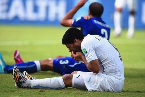 5 أسباب طبية لعدم تساهل "فيفا" مع "عضة" سواريز