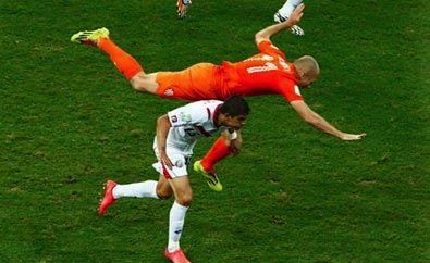 مارادونا: على روبن أن يركز على اللعب لا الغطس