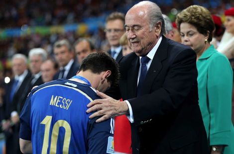 بلاتر: فوجئت شخصيا بحصول ميسى على لقب أفضل لاعب