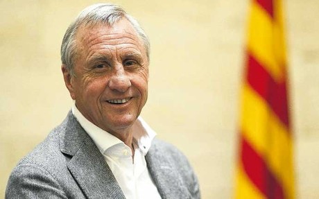 كرويف ينتقد صفقة سواريز ويشيد بألمانيا