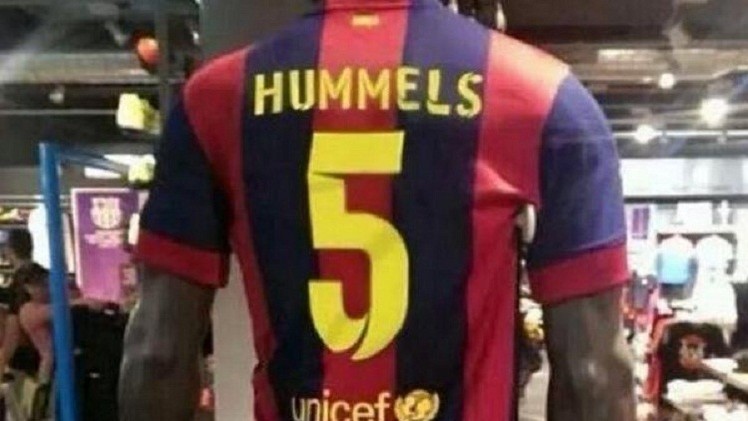 هوميلس يرتدى رقم "5" فى برشلونة
