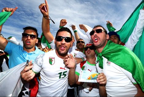 جزائريون يطالبون منتخب بلادهم بمواجهة فلسطين عوض مصر