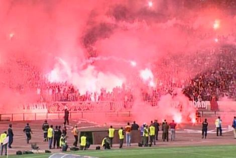 "كاف" يطالب بتوقيع عقوبات رادعة بعد مقتل لاعب في الجزائر