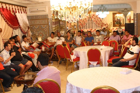أبرون يحفز لاعبيه مادياً للظفر بالدوري وكأس العرش