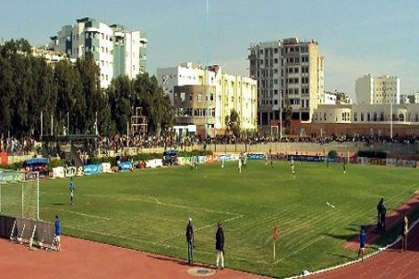 لجنة من الجامعة تَتَفقّد ملعب الانبعاث بأكادير
