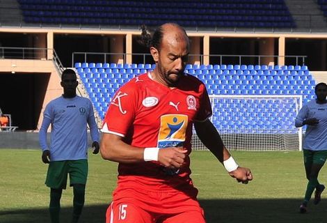 الزبيري يخضع لعملية في الركبة ويغيب 3 أشهر عن الملاعب