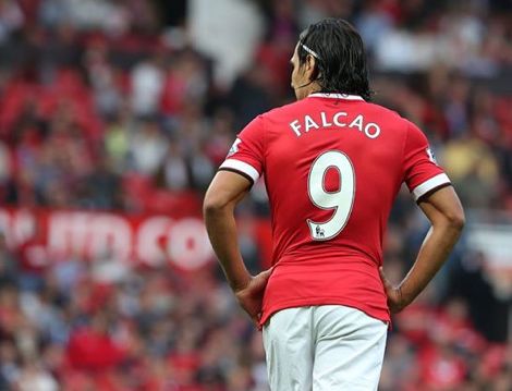 فالكاو: أحلم بأن أكون أسطورة مانشستر يونايتد