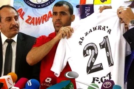 لاعب عراقي يوقع عقدا احترافيا بقيمة دينار واحد