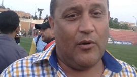 محاصرة صحفي 2M من طرف جمهور الجيش