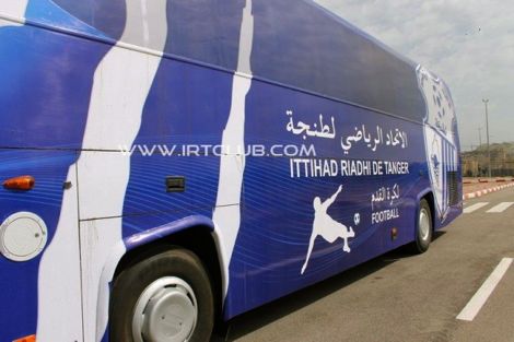 "جُمهور العاصمة" تُدين الاعتداء على حافلة ا.طنجة وتدعُو للمصالحة