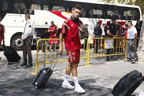 فرونس فوتبول تعمق جراح المنتخب وتذكره بصفعة الحدادي وبلعربي