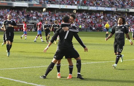 ريال مدريد يتصدر الليغا برباعية في مرمى غرناطة
