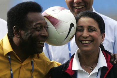 صحيفة: بيليه خضع لعملية لاستئصال كليته اليمنى قبل اعتزاله