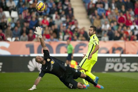 برشلونة يجتاز ألميريا ويتصدر "الليغا" مؤقتا