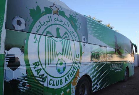 تعرض حافلة الرجاء للرشق بالحجارة من مشجعي الكوكب الغاضبين