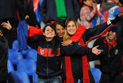 حسناوات الأرجنتين يدفعن الجمهور لتشجيع سان لورينزو الأرجنتيني‎