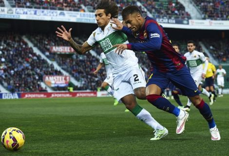 برشلونة يمطر مرمى إلتش بسداسية ويطارد ريال مدريد على القمة