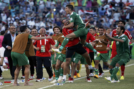 العراق يهزم إيران ويقصيها من كأس آسيا
