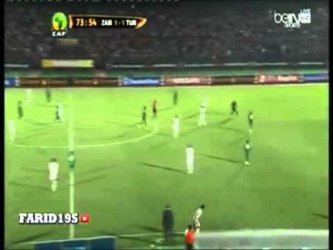 غناء الشوالي أثناء التعليق على تونس