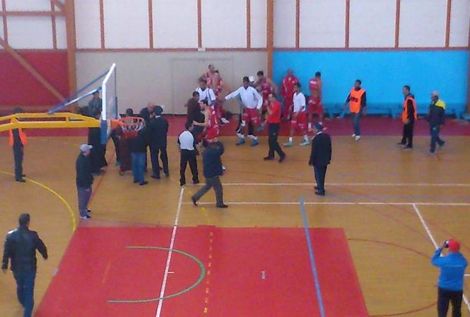 أعمال شغب في مبارة الوداد وشباب الوطية ببطولة كرة السلة