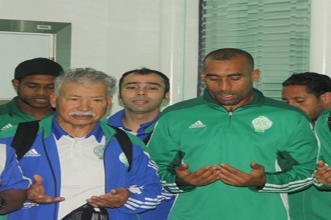 جماهير الرجاء تُعزي العسكري في وفاة والده