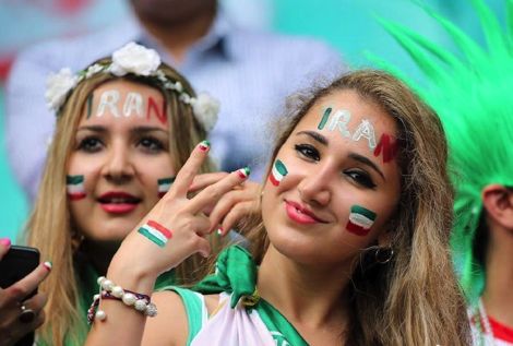 حقوقية إيرانية تراسل بلاتر للسماح لمواطناتها بدخول الملاعب‎