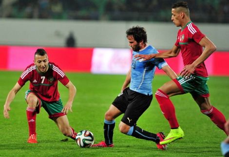 بامو: أن أحتفظ بقميصي الأول مع المنتخب خير من تبادله مع كفاني‎