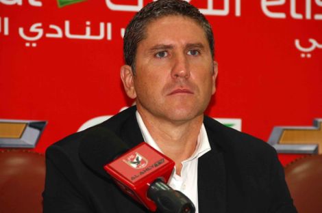 حبل الإقالة يلف عنق مدرب الأهلي.. ومقابلة الـ MAT تحدد مصيره